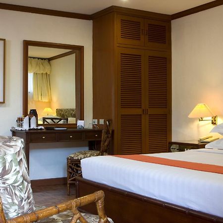 Oasis Hotel Angeles Bagian luar foto