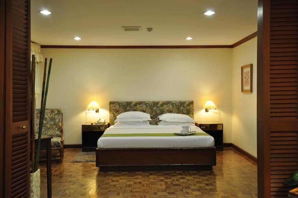 Oasis Hotel Angeles Bagian luar foto