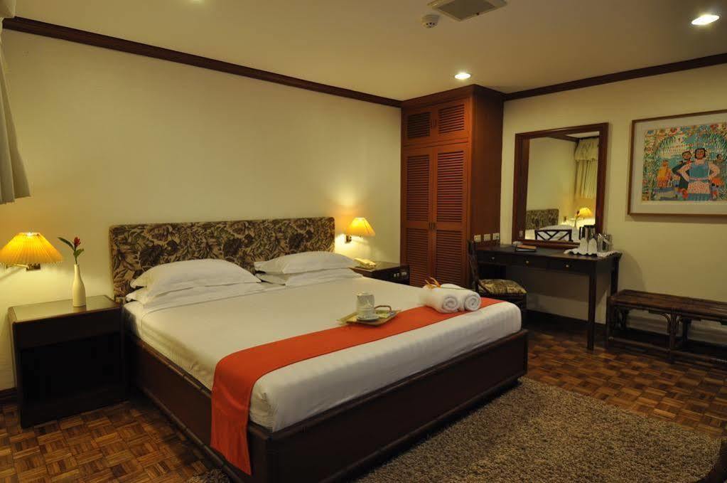 Oasis Hotel Angeles Bagian luar foto