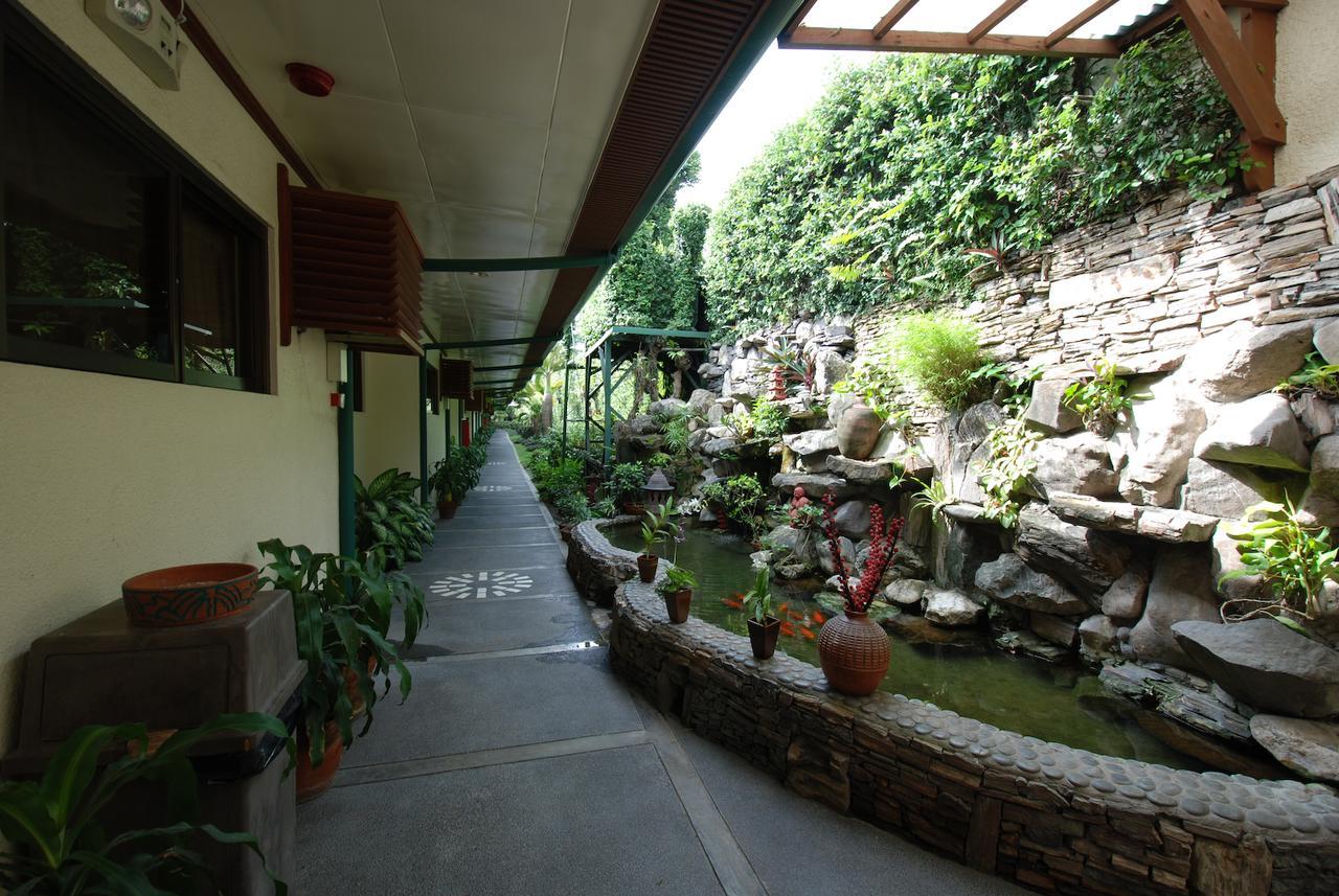 Oasis Hotel Angeles Bagian luar foto