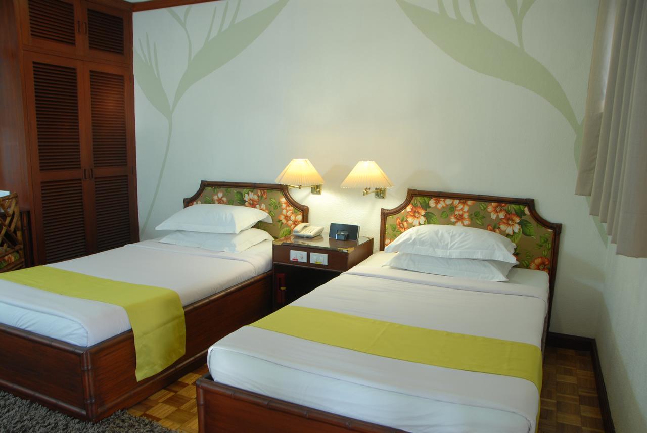 Oasis Hotel Angeles Bagian luar foto