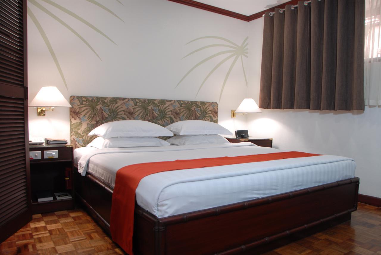 Oasis Hotel Angeles Bagian luar foto